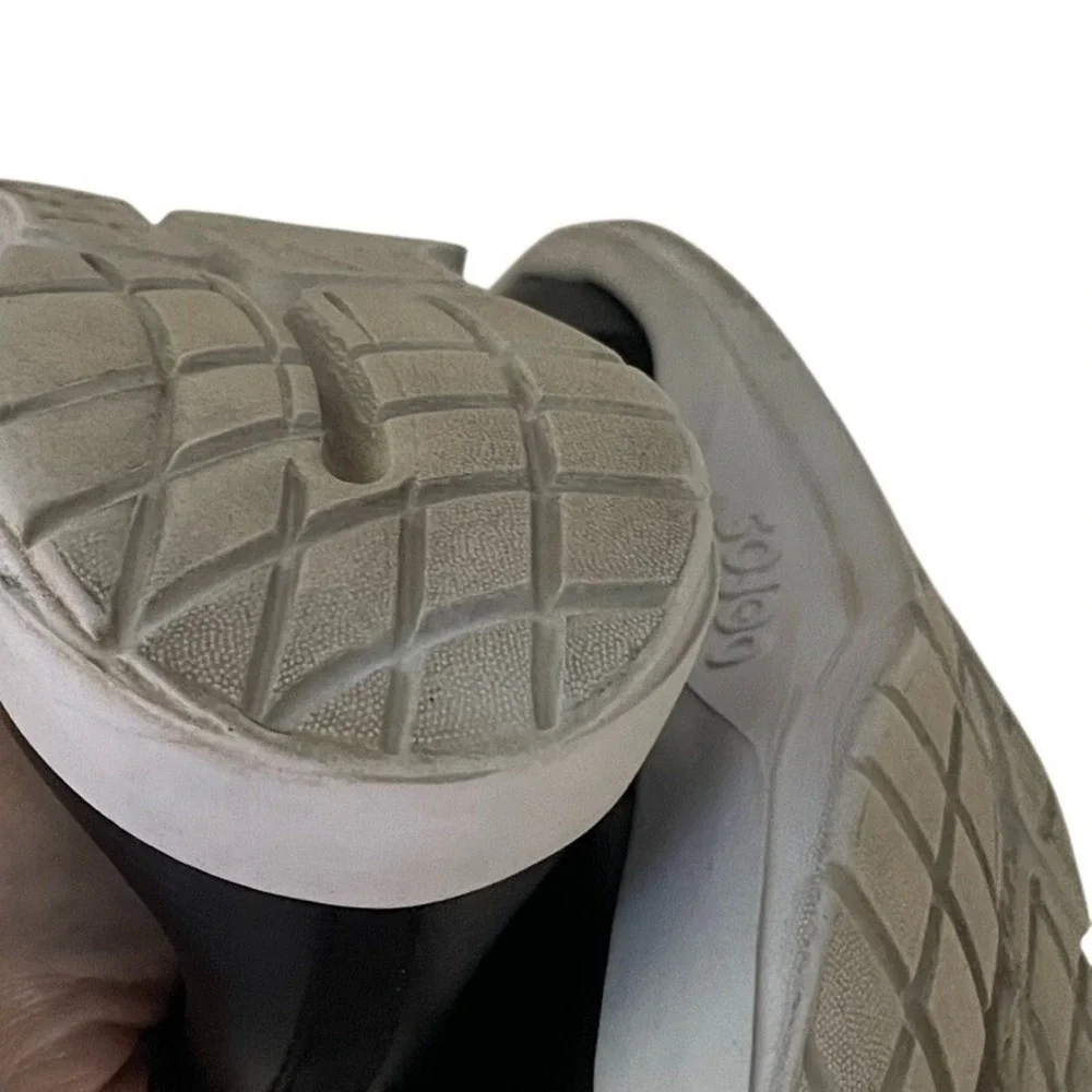 OOFOS‎ OOmg Sport Low Recovery Shoes Black White Women Size 9